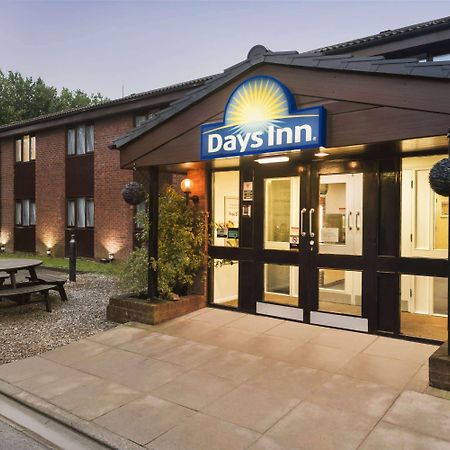 Days Inn Bridgend Cardiff Екстериор снимка