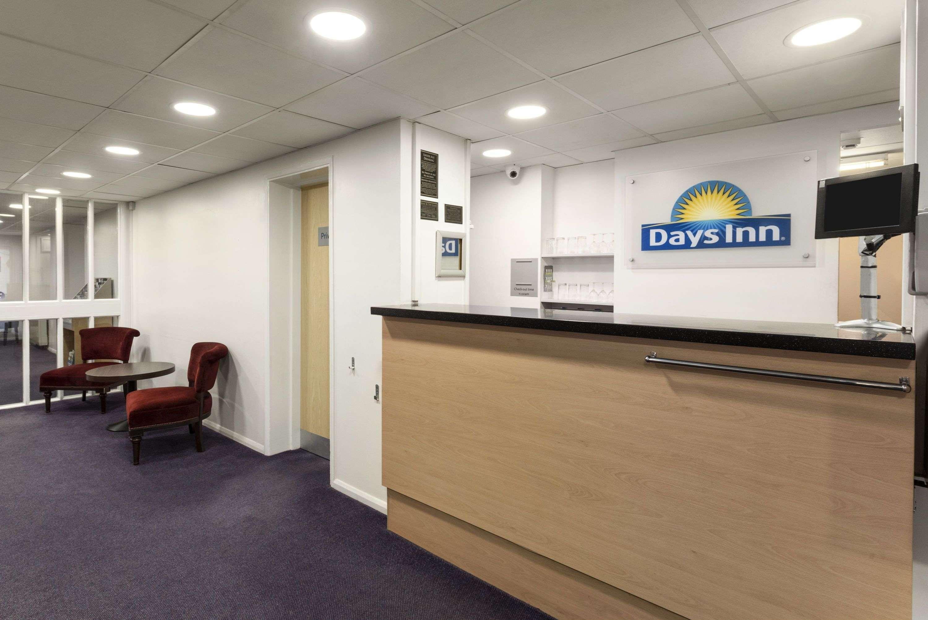 Days Inn Bridgend Cardiff Екстериор снимка