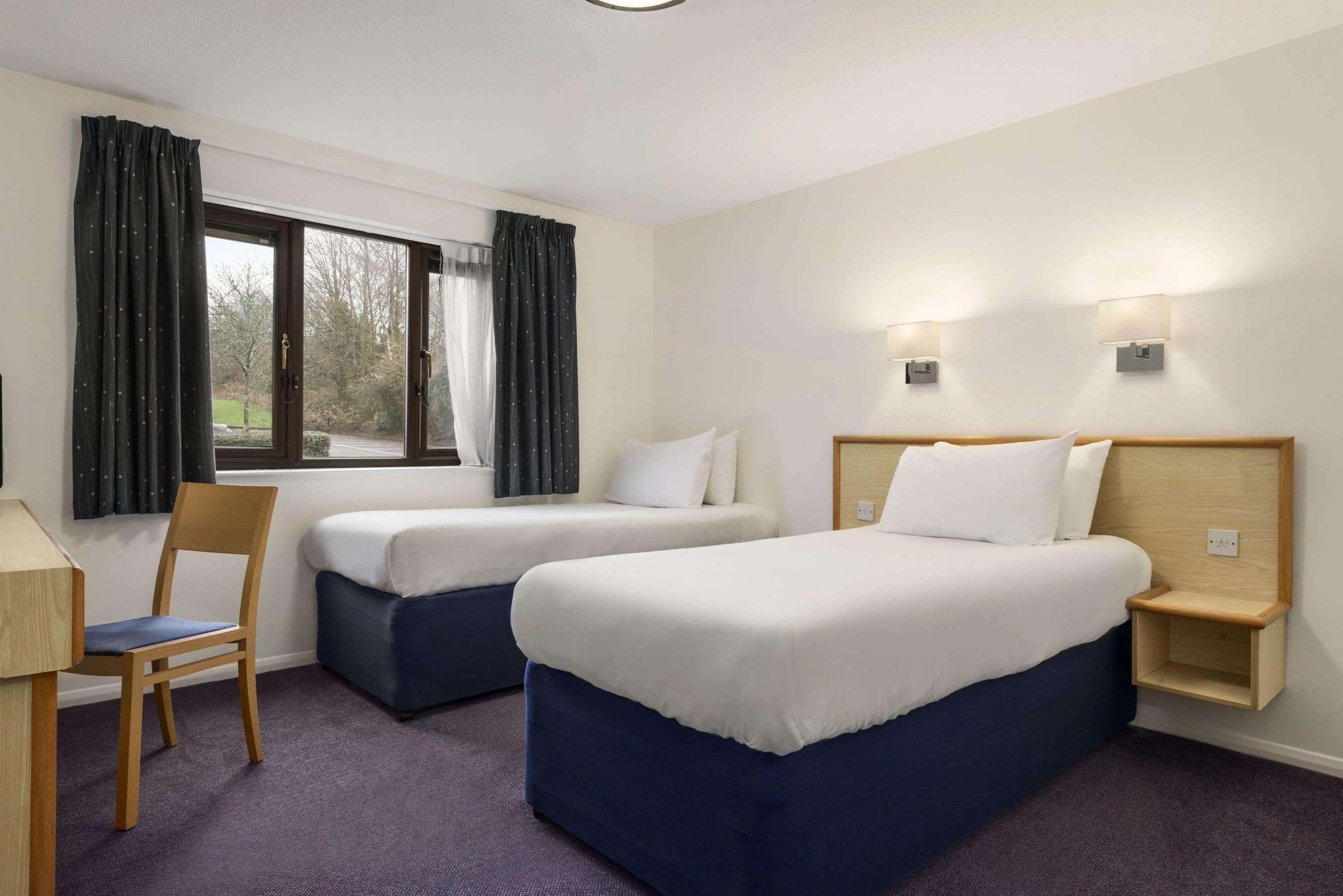 Days Inn Bridgend Cardiff Екстериор снимка