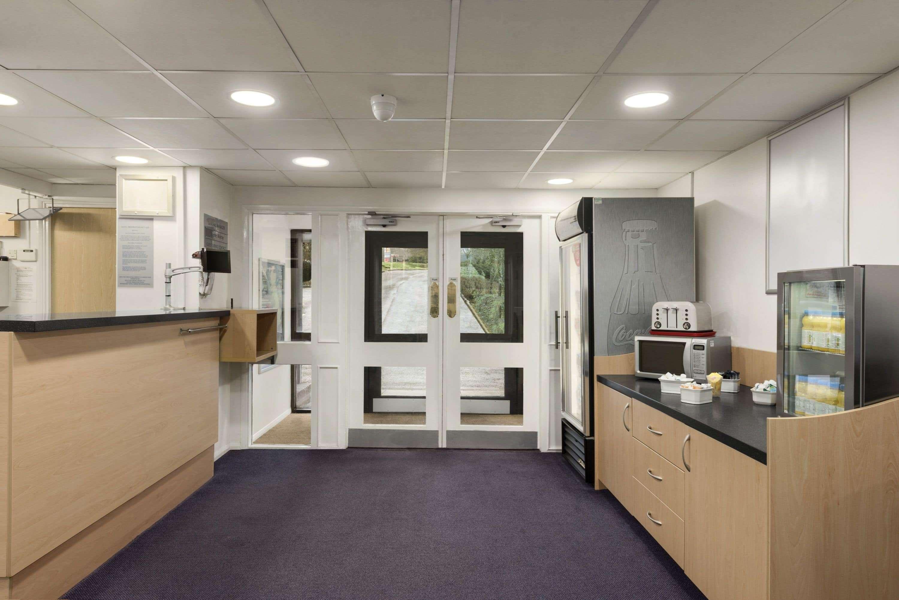 Days Inn Bridgend Cardiff Екстериор снимка