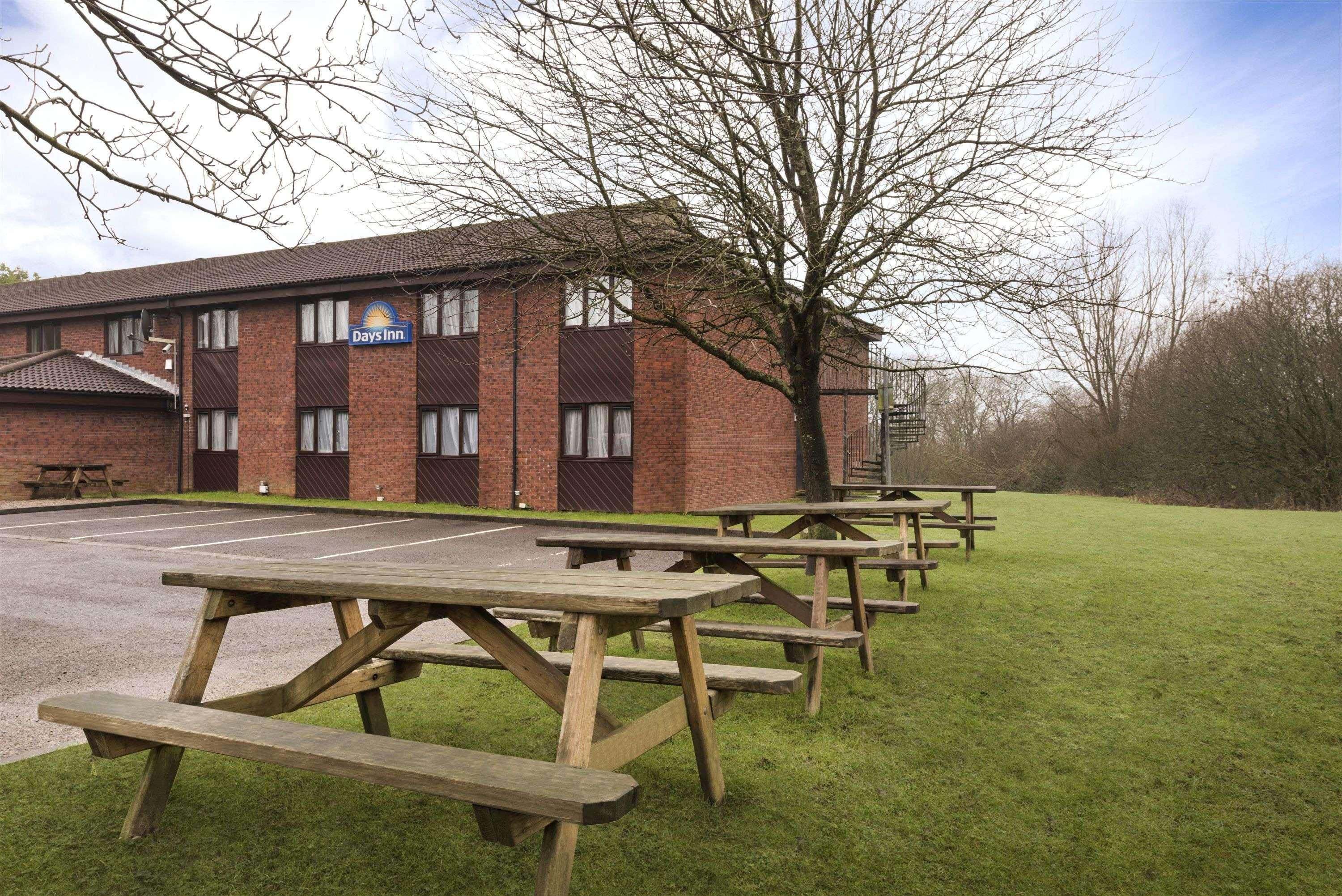 Days Inn Bridgend Cardiff Екстериор снимка