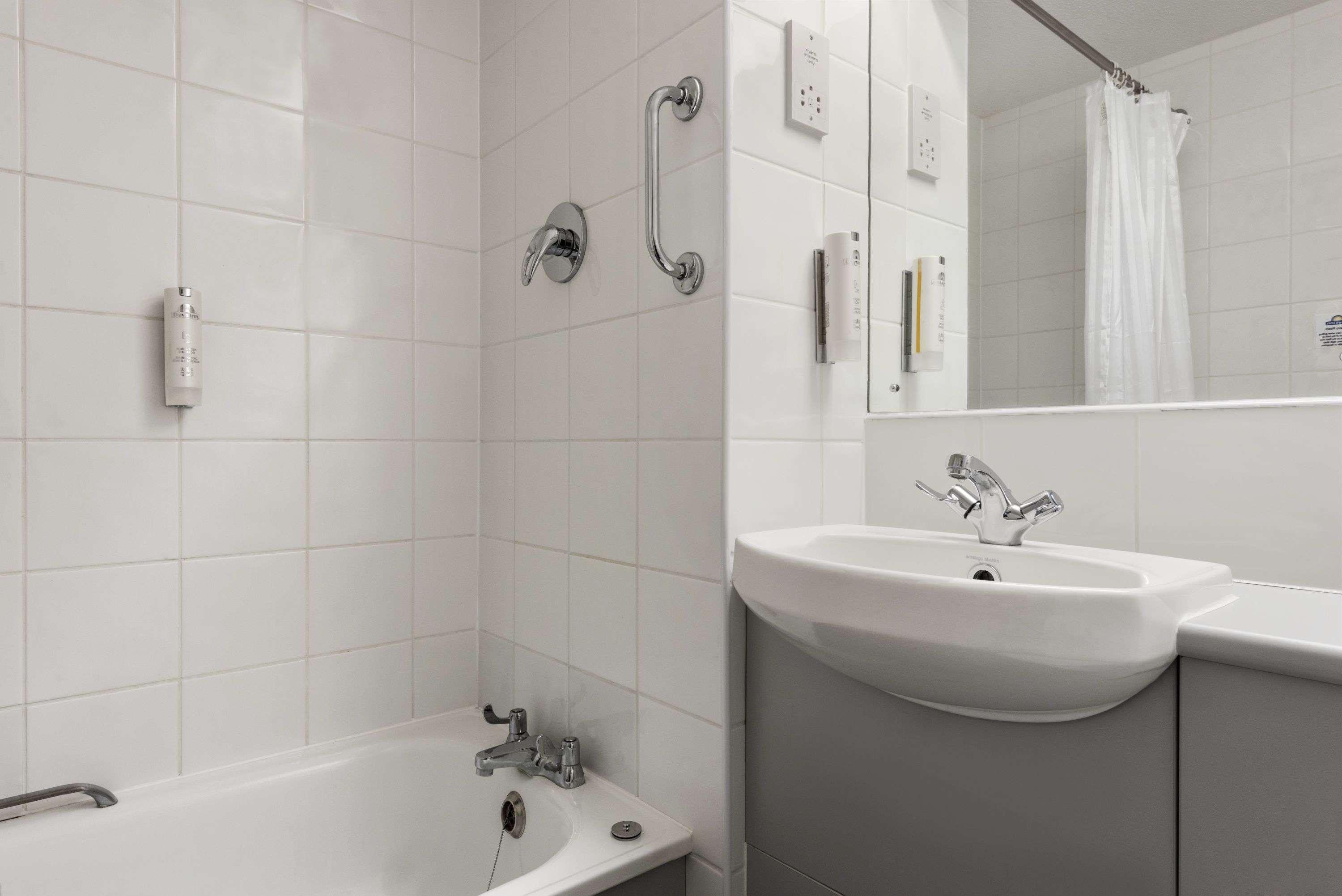 Days Inn Bridgend Cardiff Екстериор снимка