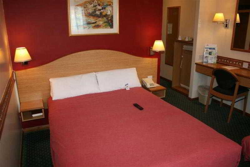 Days Inn Bridgend Cardiff Екстериор снимка